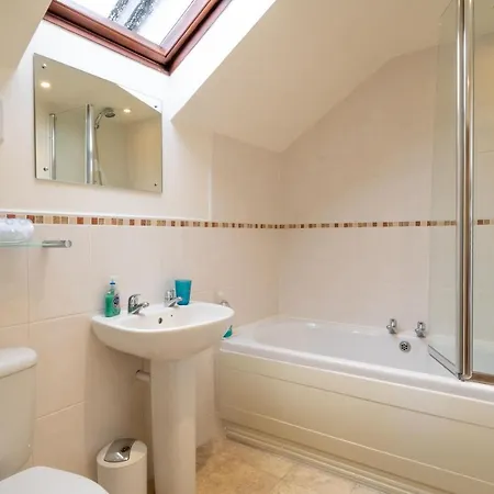 Tree Tops At The Falls - Great For Families, Location With Parking Holiday home *